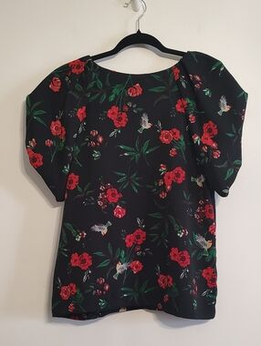 Gibson Latimer Black Top with Red Floral Accents